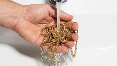 Ringen weer laten glanzen en schoonmaken: eenvoudige methoden voor het reinigen van sieraden